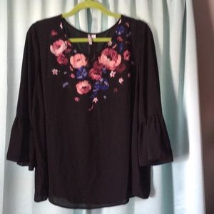 Blouse with bell sleeves